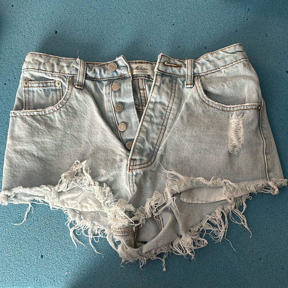 Mahina shorts. Size small